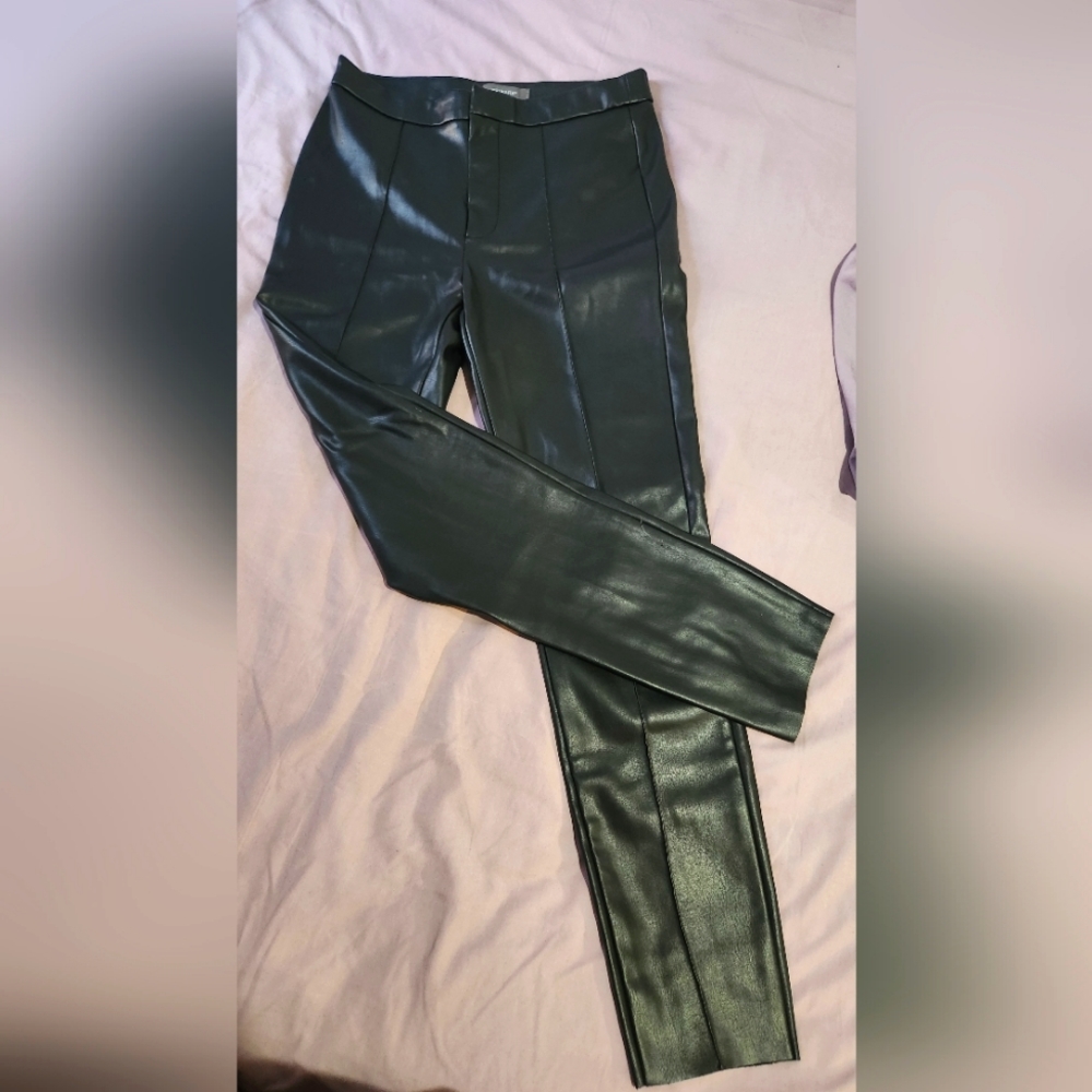 Pants 👖 - Picture 2 of 5
